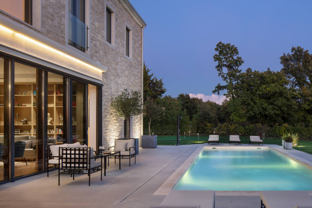 Valens Residence Backyard Ambience