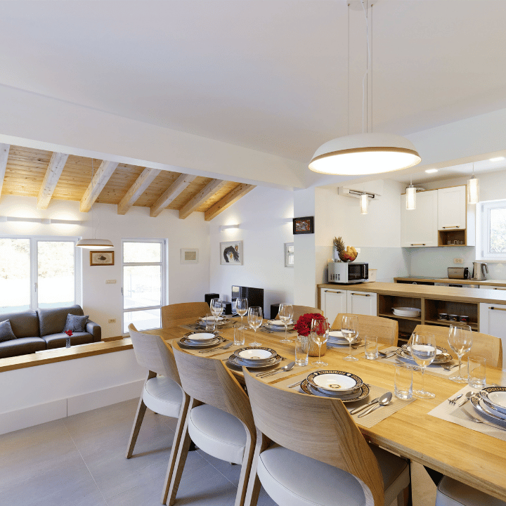 Villa Jure Dining Table