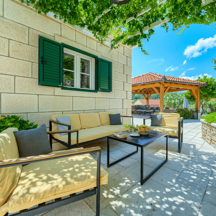 Villa Mir Vami Outdoor Lounge Area