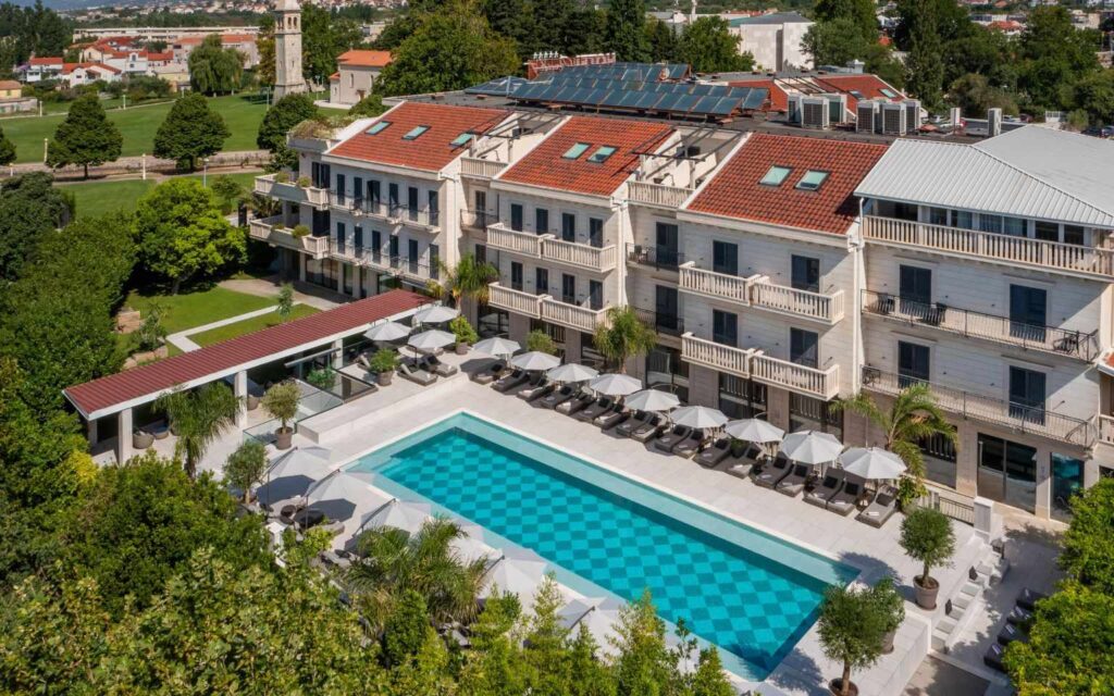 Hotel President Solin Exterior