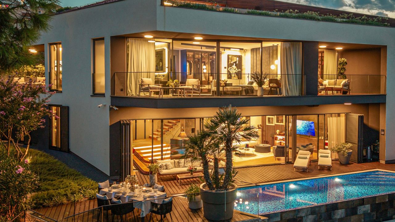 Contessa Luxury Retreat